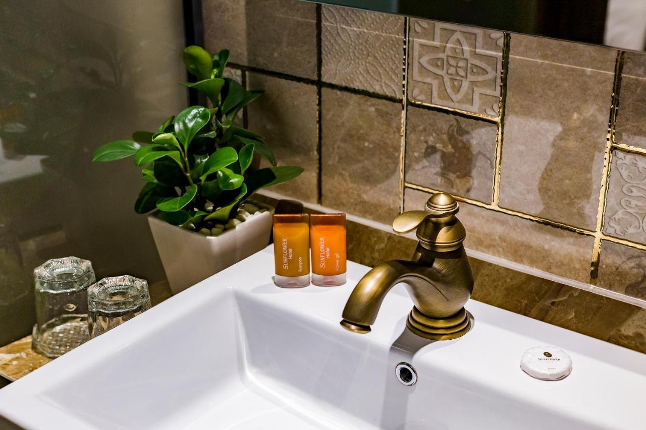 Sunflower Luxury Hotel Hô Chi Minh-Ville Extérieur photo